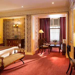 Des Grands Hommes 3*, Paris France