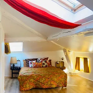 Appartement Spacieux Seventies: Voyage Dans Le Temps, Gannat